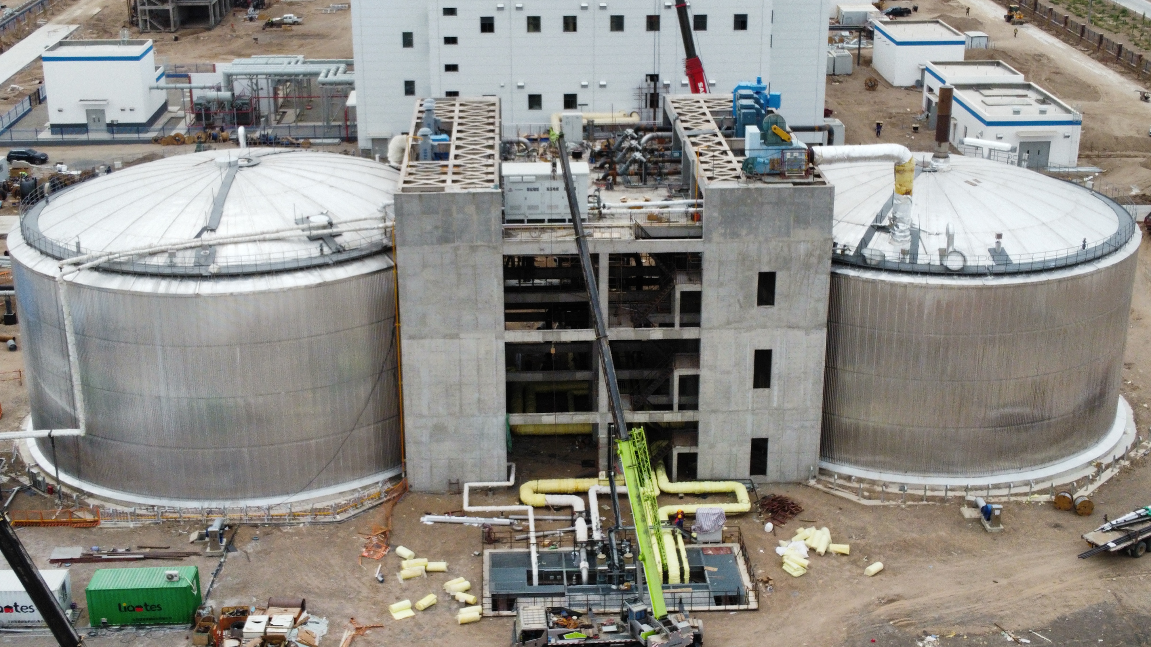 藍星北化機玉門熔鹽儲能項目冷熱熔鹽儲罐實現雙投